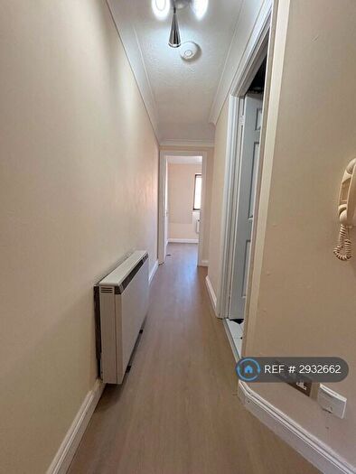2 Bedroom Flat To Rent In Regents Court, Newbury, RG14