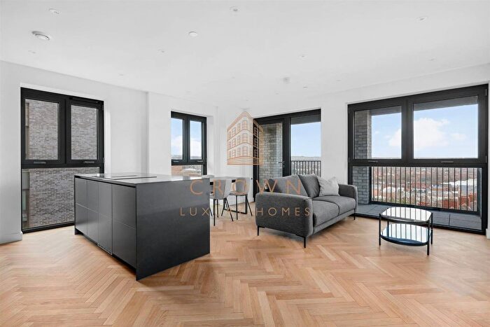 2 Bedroom Flat To Rent In Emperor Point - Th Floor, Woodberry Down, N4