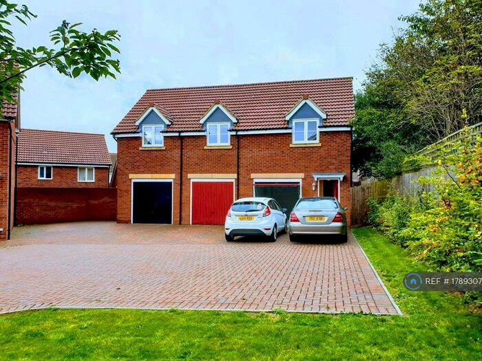 2 Bedroom Maisonette To Rent In Clapham Close, Swindon, SN2