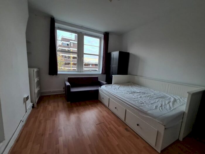 2 Bedroom Flat To Rent In Kinglake Estate, London, SE17