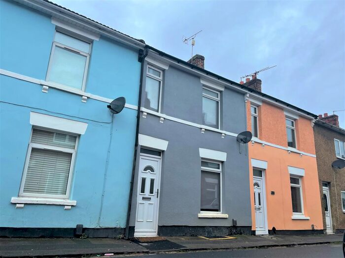 3 Bedroom Terraced House To Rent In Union Street, Swindon, SN1