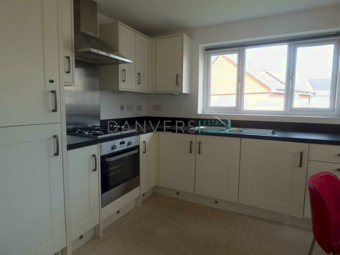 3 Bedroom Town House To Rent In Watkin Road, Leicester, LE2