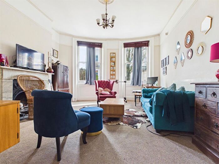 2 Bedroom Flat For Sale In Lansdowne Place, Hove, BN3