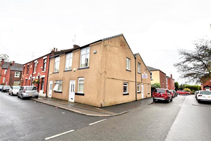 2 Bedroom Apartment To Rent In Cecil Street, Dukinfield, SK16