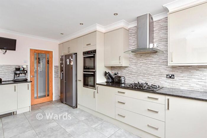 4 Bedroom Chalet For Sale In David Avenue, Cliftonville, Margate, Kent, CT9