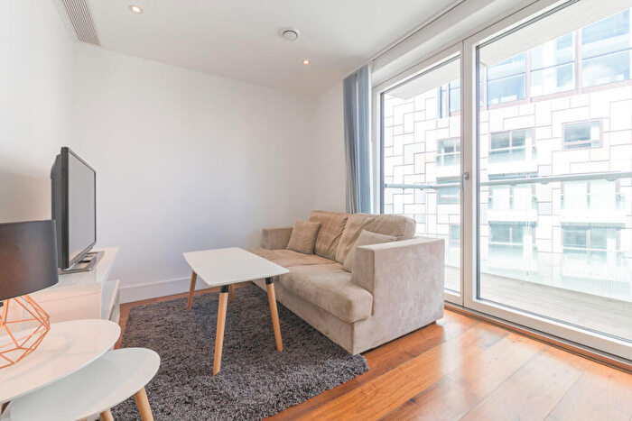 Flat To Rent In Lincoln Plaza, Canary Wharf, E14