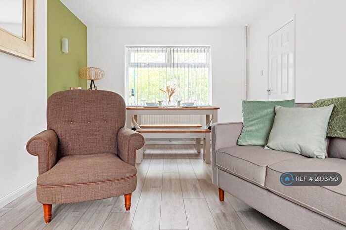 3 Bedroom Semi-Detached House To Rent In Wollaton, Nottingham, NG8