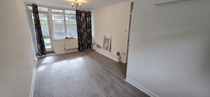 2 Bedroom Flat To Rent In Flat Horsfield House, Northampton Street, London, N1