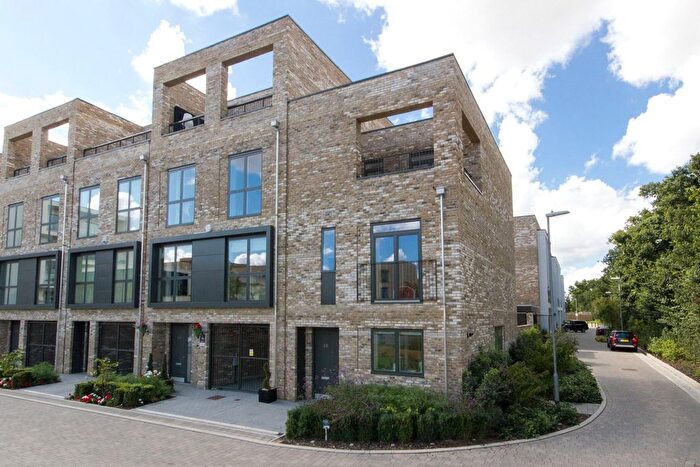 3 Bedroom Semi-Detached House To Rent In Northrop Road, Trumpington, Cambridge, CB2