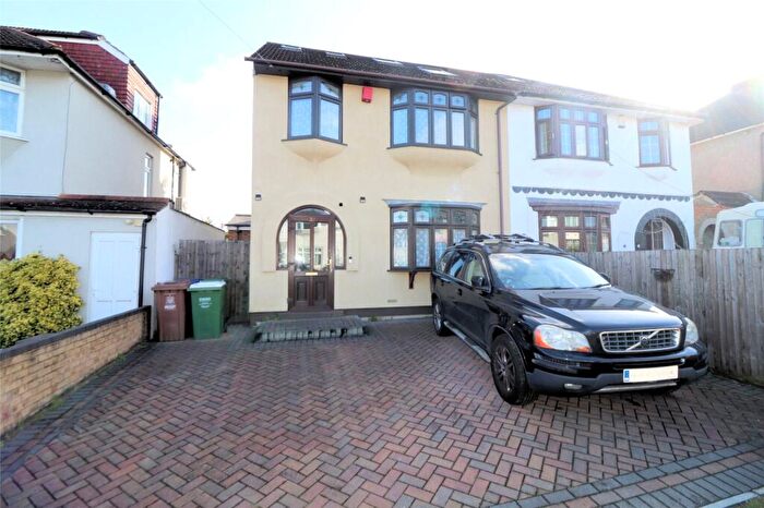 4 Bedroom Semi-Detached House For Sale In Shinglewell Road, Erith, Kent, DA8