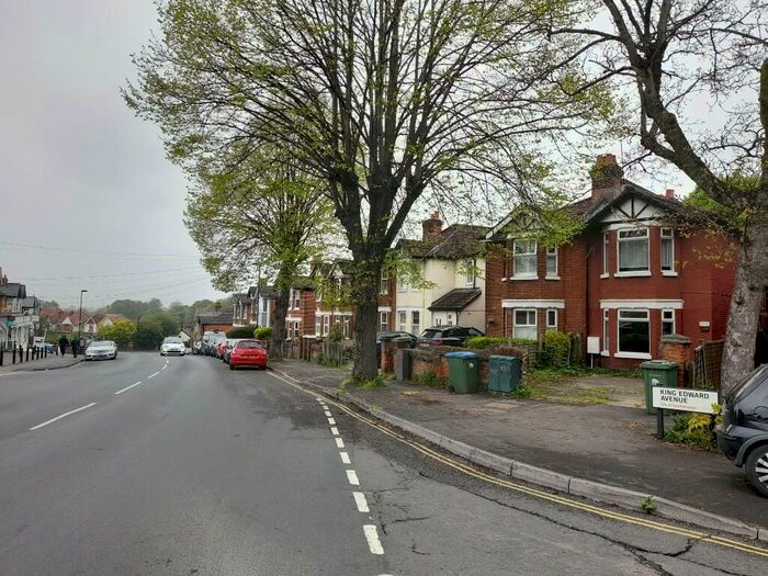 3 Bedroom Semi-Detached House To Rent In Oakley Road, Southampton, Hampshire, SO16