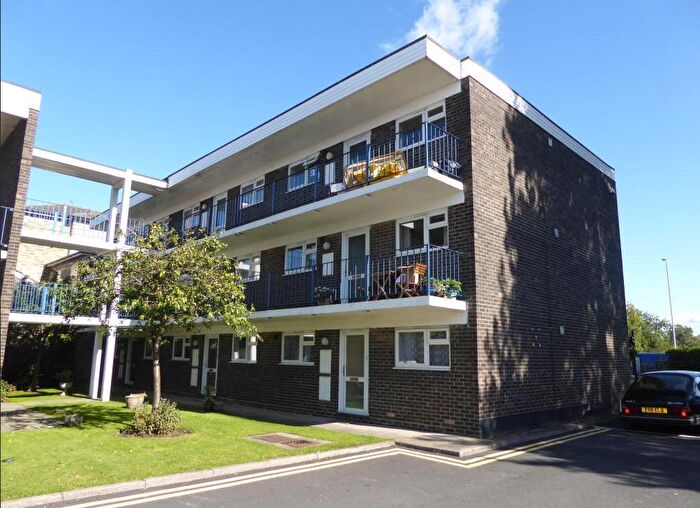 2 Bedroom Flat For Sale In Burwood Court, Chelmsford, CM2