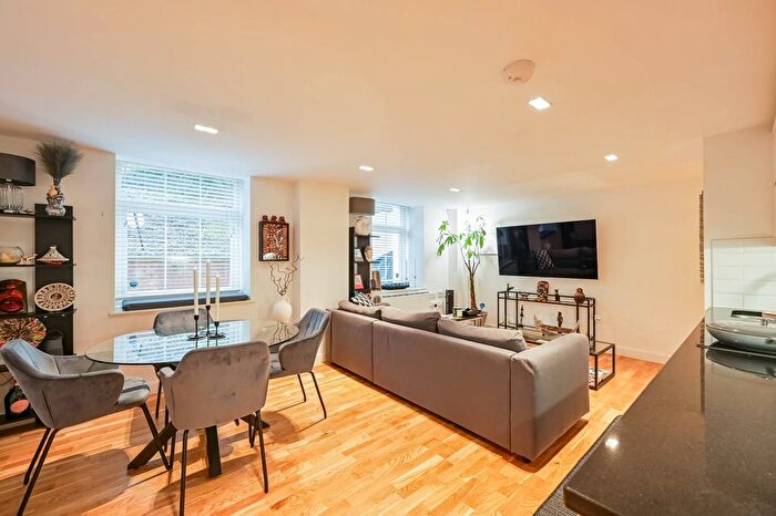 2 Bedroom Flat To Rent In Woolwich Manor Way, Gallions Reach, London, E16