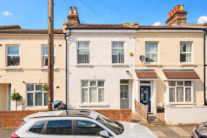 3 Bedroom Maisonette For Sale In Finborough Road, Tooting, SW17