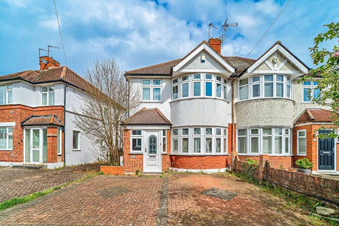 3 Bedroom Semi Detached House For Sale In Sussex Avenue, Isleworth, TW7