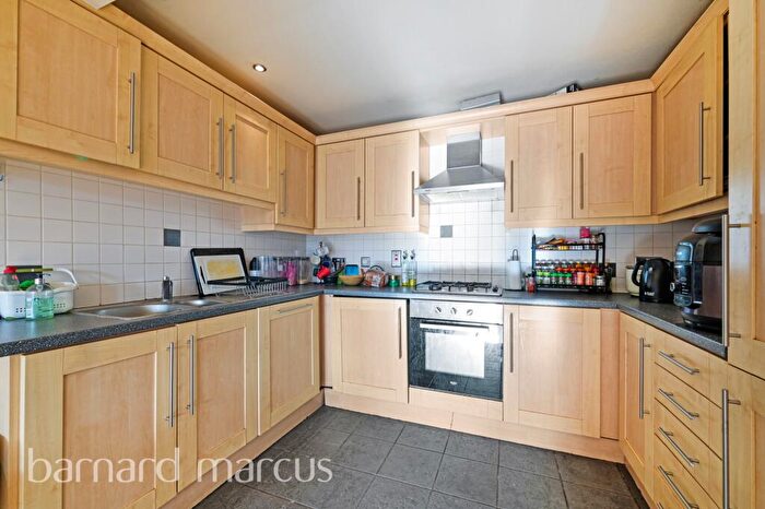 3 Bedroom Apartment To Rent In Grosvenor Terrace, London, SE5