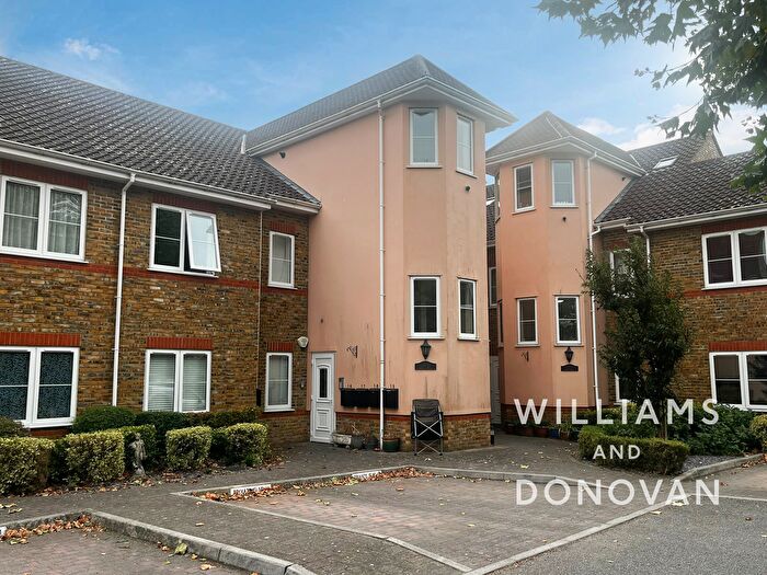2 Bedroom Flat To Rent In Station Approach, Hockley, SS5