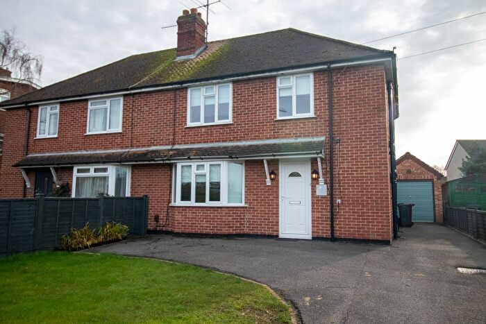 3 Bedroom Semi-Detached House To Rent In Hartland Road, Reading, RG2