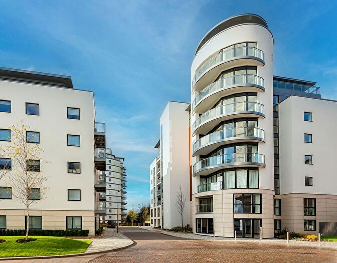 2 Bedroom Flat For Sale In Pump House Crescent, Brentford, TW8