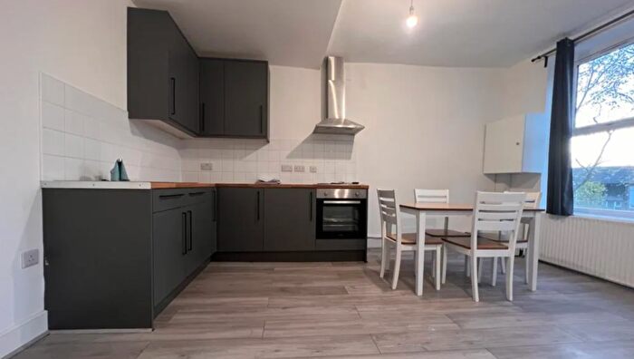 4 Bedroom Flat To Rent In Seven Sisters Road, London, N15