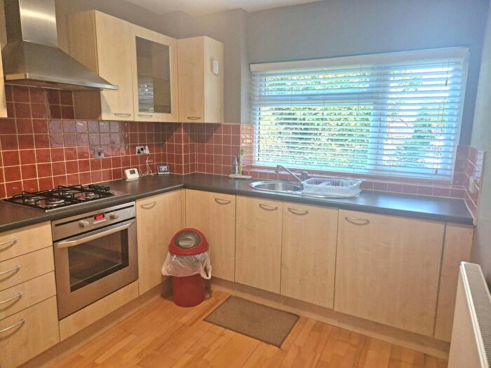 2 Bedroom Flat To Rent In Silverwood Close, BR3
