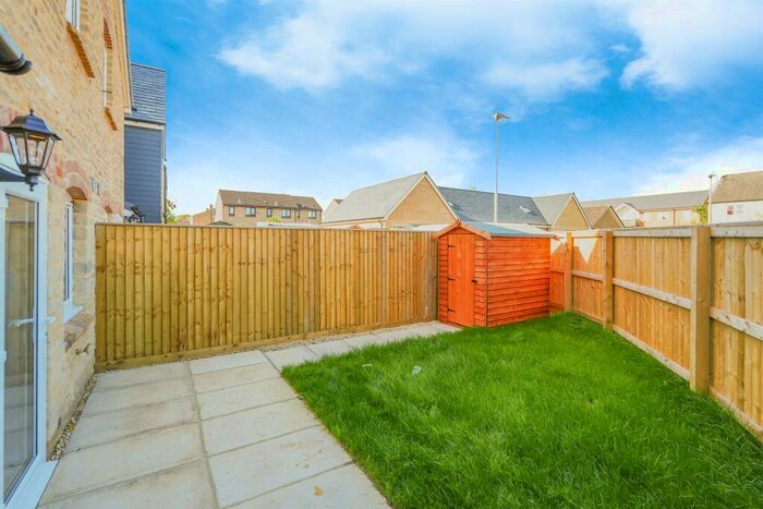 2 Bedroom Semi-Detached House For Sale In Fairseat Close, Carterton, OX18
