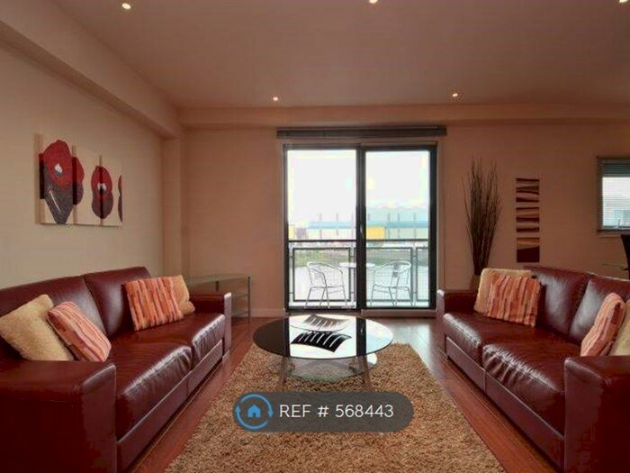2 Bedroom Flat To Rent In Meadowside Quay Walk, Glasgow, G11