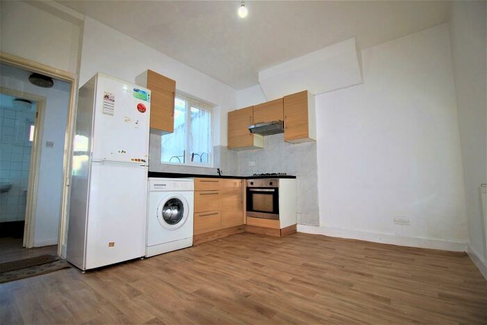 3 Bedroom Terraced House To Rent In Clacton Road, Walthamstow, E17