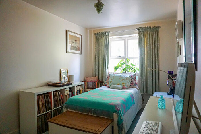 2 Bedroom Flat For Sale In Beaumaris Gardens, London, SE19