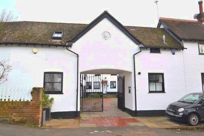 2 Bedroom Apartment To Rent In Susan Wood, Chislehurst, BR7