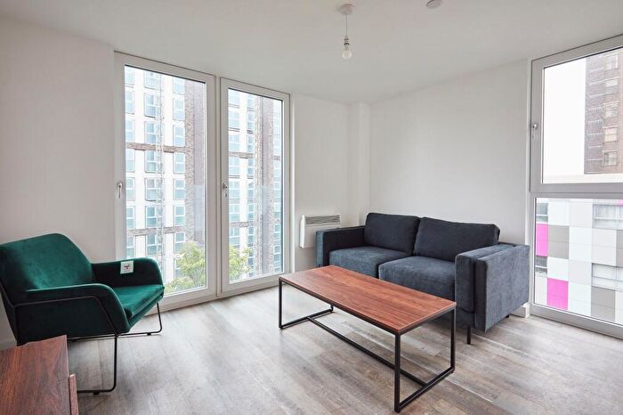 2 Bedroom Flat To Rent In - Talbot Road, Old Trafford, Manchester, M16