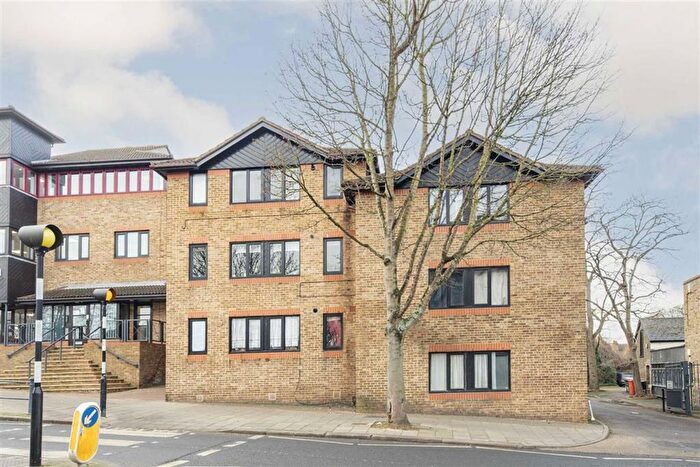 1 Bedroom Flat To Rent In Waldegrave Road, Teddington, TW11