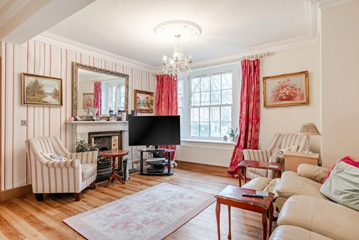 4 Bedroom Flat For Sale In Barrow Hill Estate, London, NW8