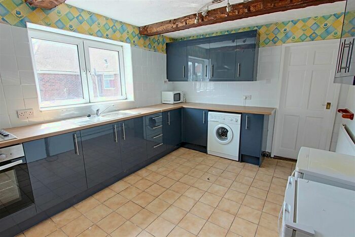 3 Bedroom Flat To Rent In Newbold Village, Newbold, Chesterfield, Derbyshire, S41