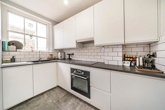 2 Bedroom Flat For Sale In Brett Road, Hackney Central, E8 - Photo 3