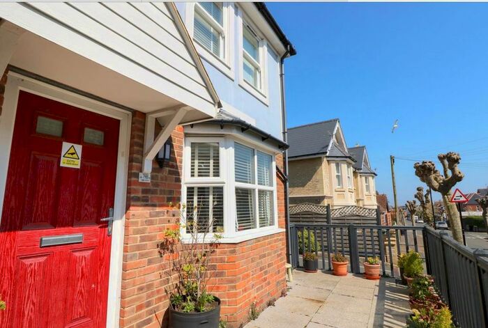 3 Bedroom Town House To Rent In Station Avenue, Sandown, PO36