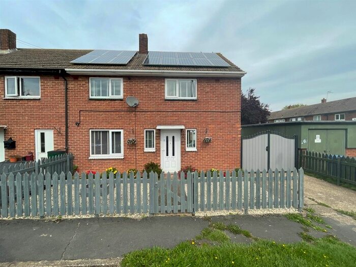 3 Bedroom End Of Terrace House For Sale In Prince William Road, Newtoft, LN8