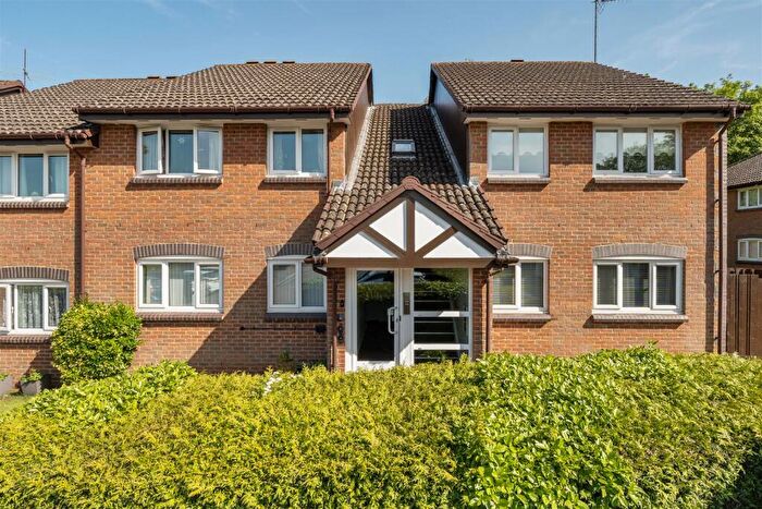 2 Bedroom Retirement Property For Sale In Acorn Drive Wokingham, Berkshire, RG40