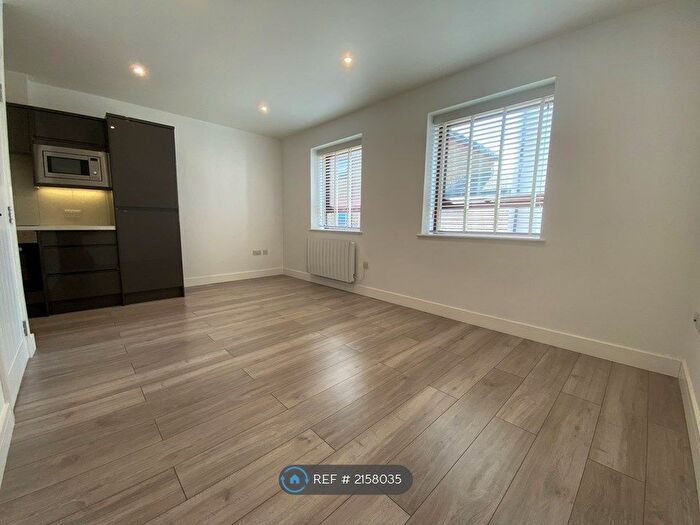 1 Bedroom Flat To Rent In Western Road, Romford, RM1