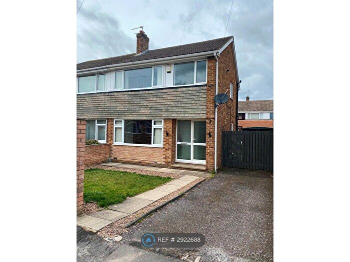 3 Bedroom Semi-Detached House To Rent In Thornleigh Crescent, Wakefield, WF2