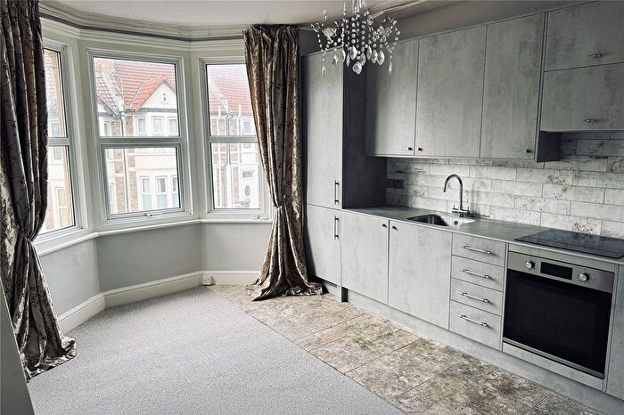 2 Bedroom Flat For Sale In Wick Road, Brislington, Bristol, BS4