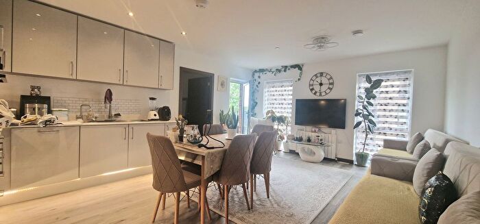 1 Bedroom Flat To Rent In Sydney Road, Watford, WD18