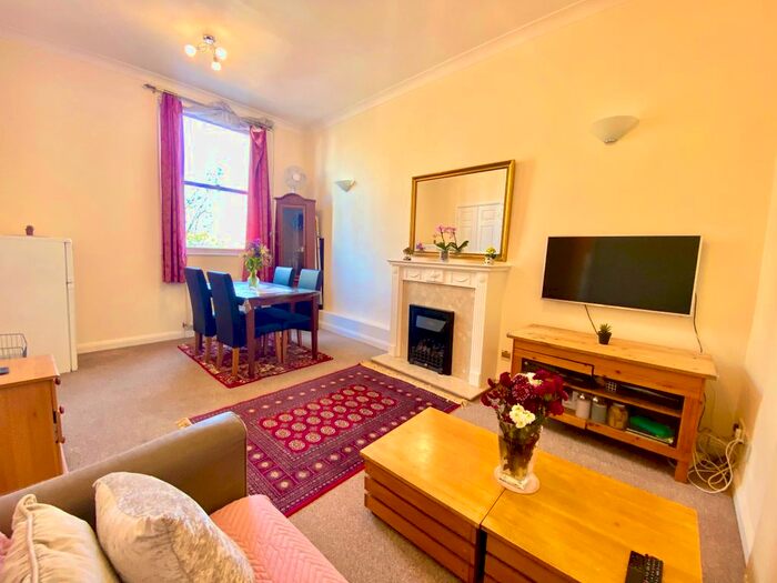 2 Bedroom Flat To Rent In Notting Hill Gate, London, W11