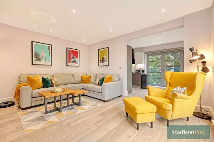 1 Bedroom Apartment For Sale In Roding Road, Loughton, Essex, IG10