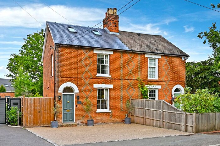 3 Bedroom Semi-detached House For Sale In Newell Green, Warfield, Bracknell, Berkshire, RG42