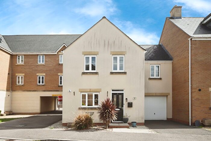 4 Bedroom Link Detached House For Sale In Morse Road, Norton Fitzwarren, Taunton, TA2