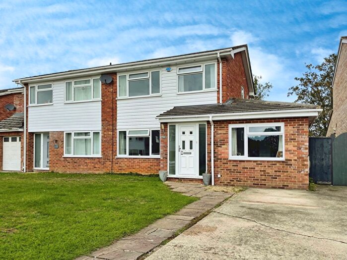 4 Bedroom Semi-detached House For Sale In Willow Way, Begbroke, OX5
