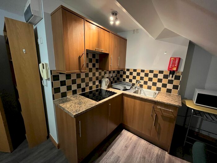 1 Bedroom Flat To Rent In King Edward Road, Swansea, SA1