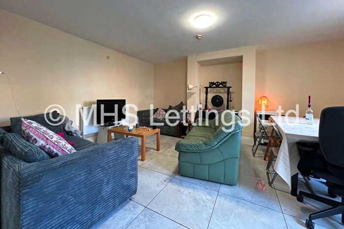 8 Bedroom Terraced House To Rent In Hyde Park Road, Leeds, LS6