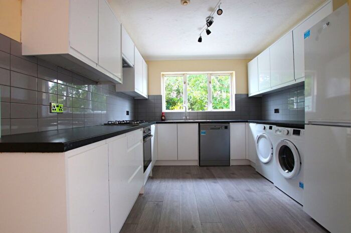 3 Bedroom Terraced House To Rent In St Johns Road, Croydon, CR0